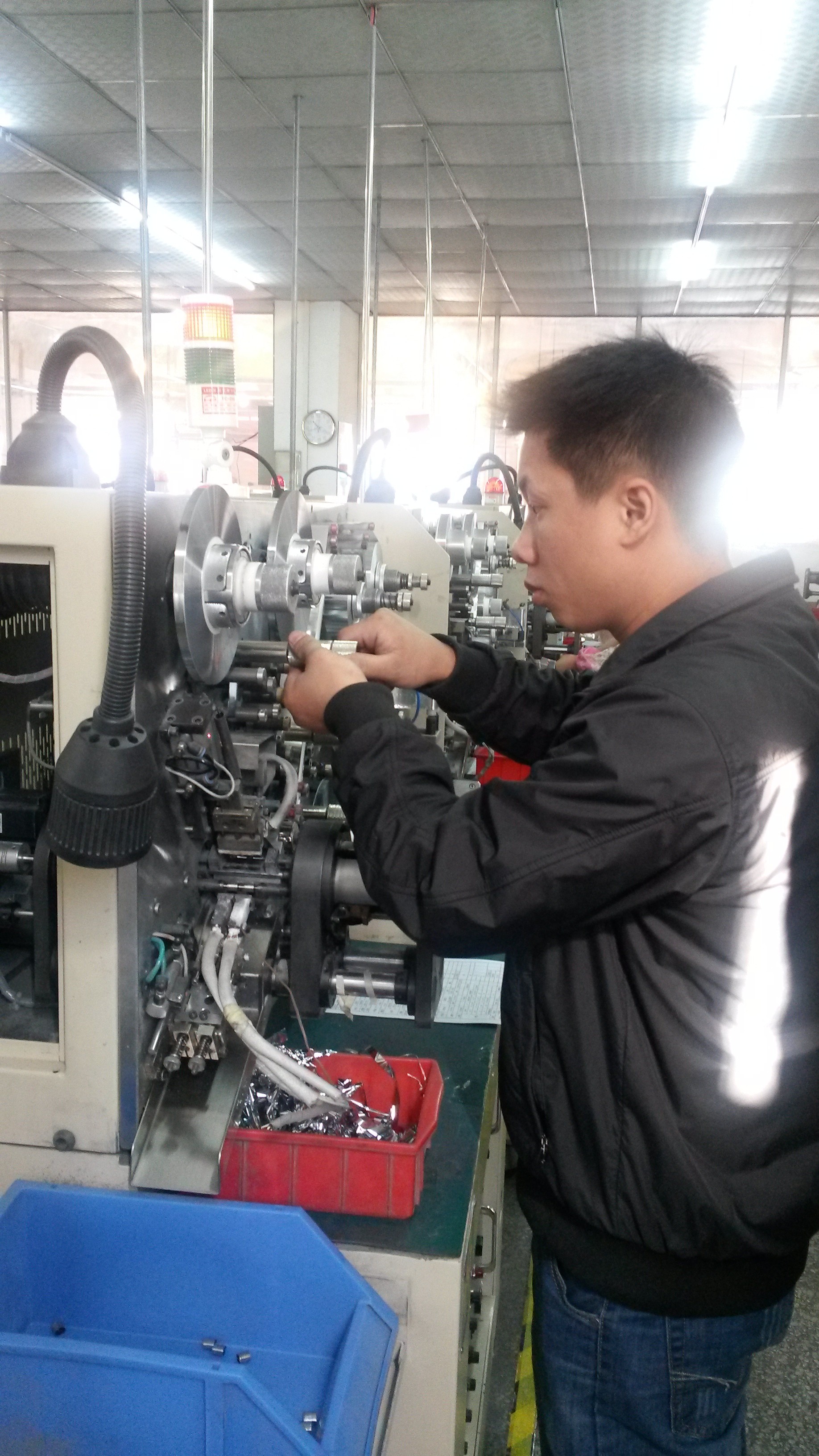電容器工廠-業務員小施